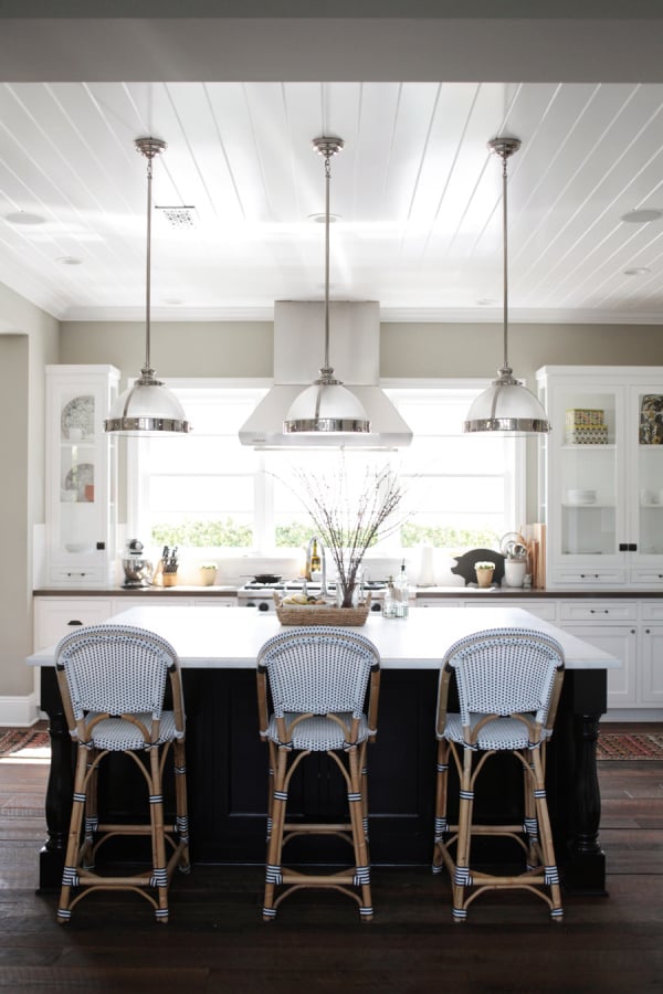 Chic Black Kitchens