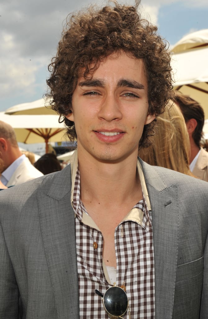 See The Umbrella Academy's Robert Sheehan's Hottest Photos