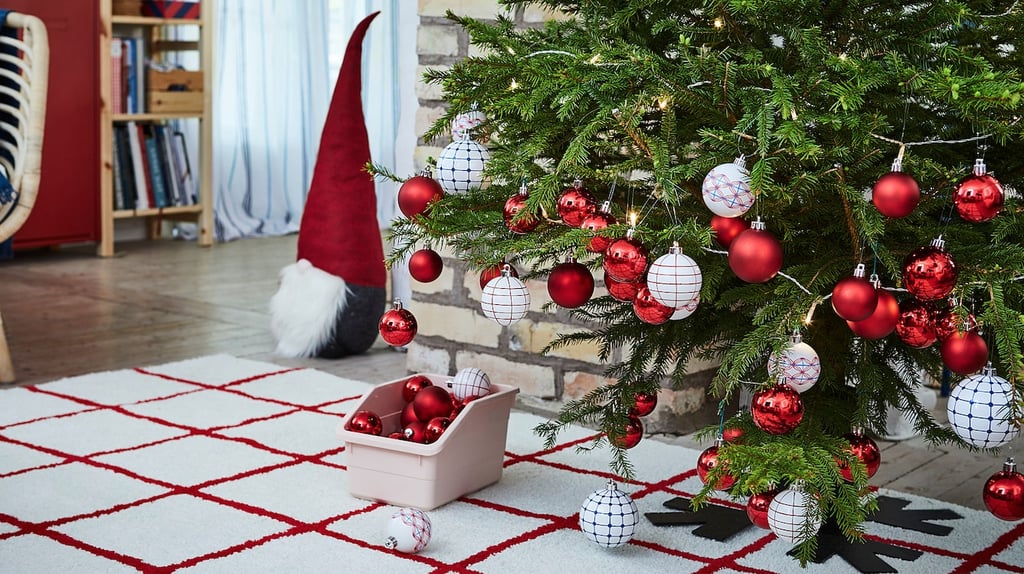 Vinterfest Set of 20 Red and White Bauble