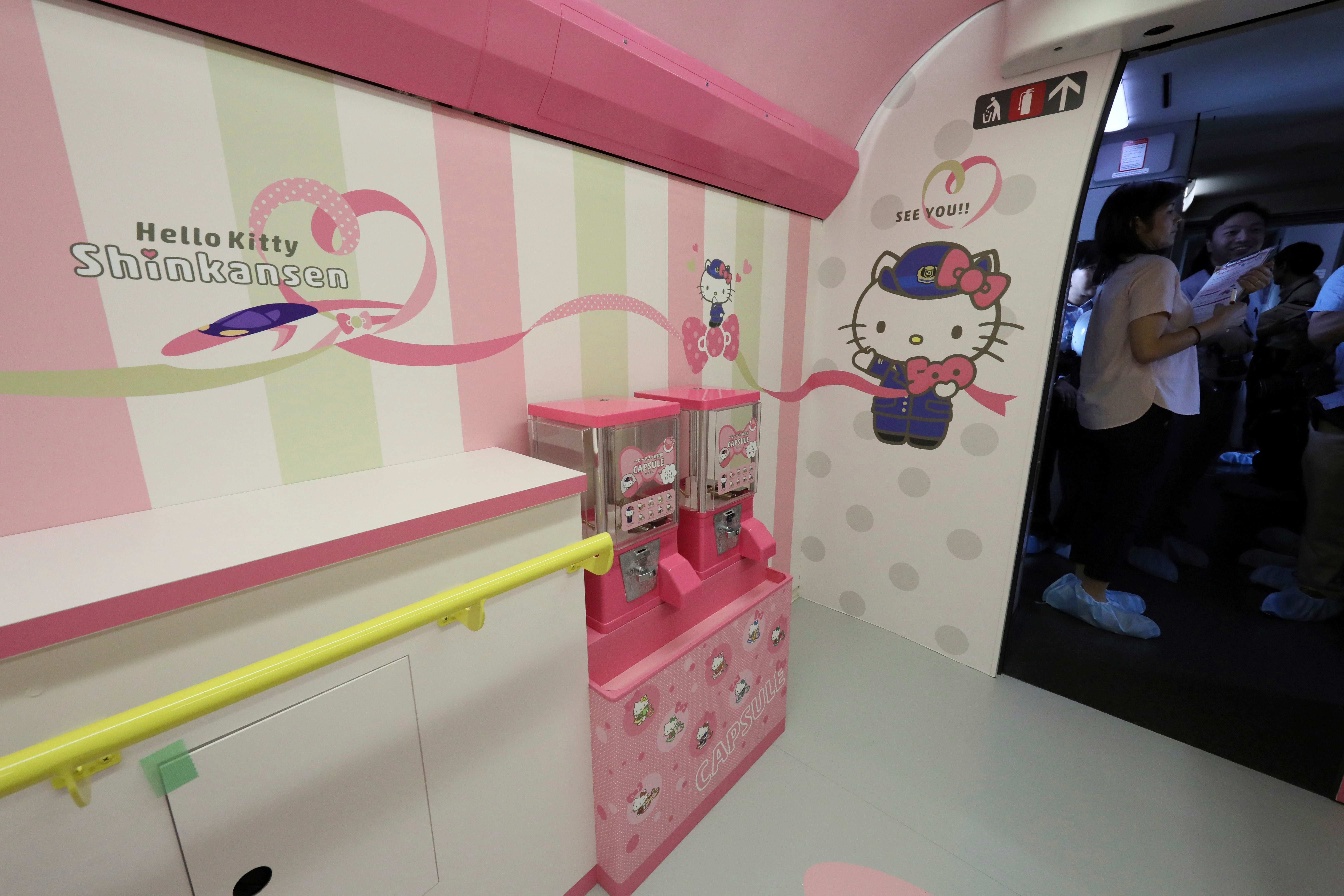 Hello Kitty Bullet Train Japan | PS News