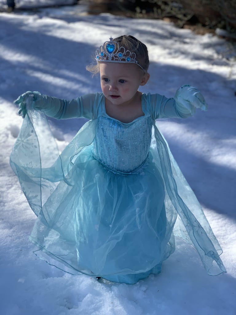 2-Year-Old Girl Singing "Let It Go" Dressed as Elsa | Video 2-Year-Old Girl Singing "Let It Go" Dressed as Elsa | Video