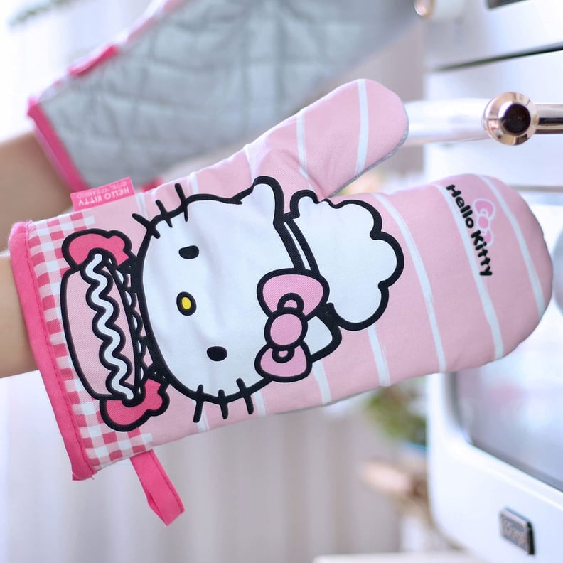 Adorable Cooking Mitts: CHEFMADE Hello Kitty Oven Mitts