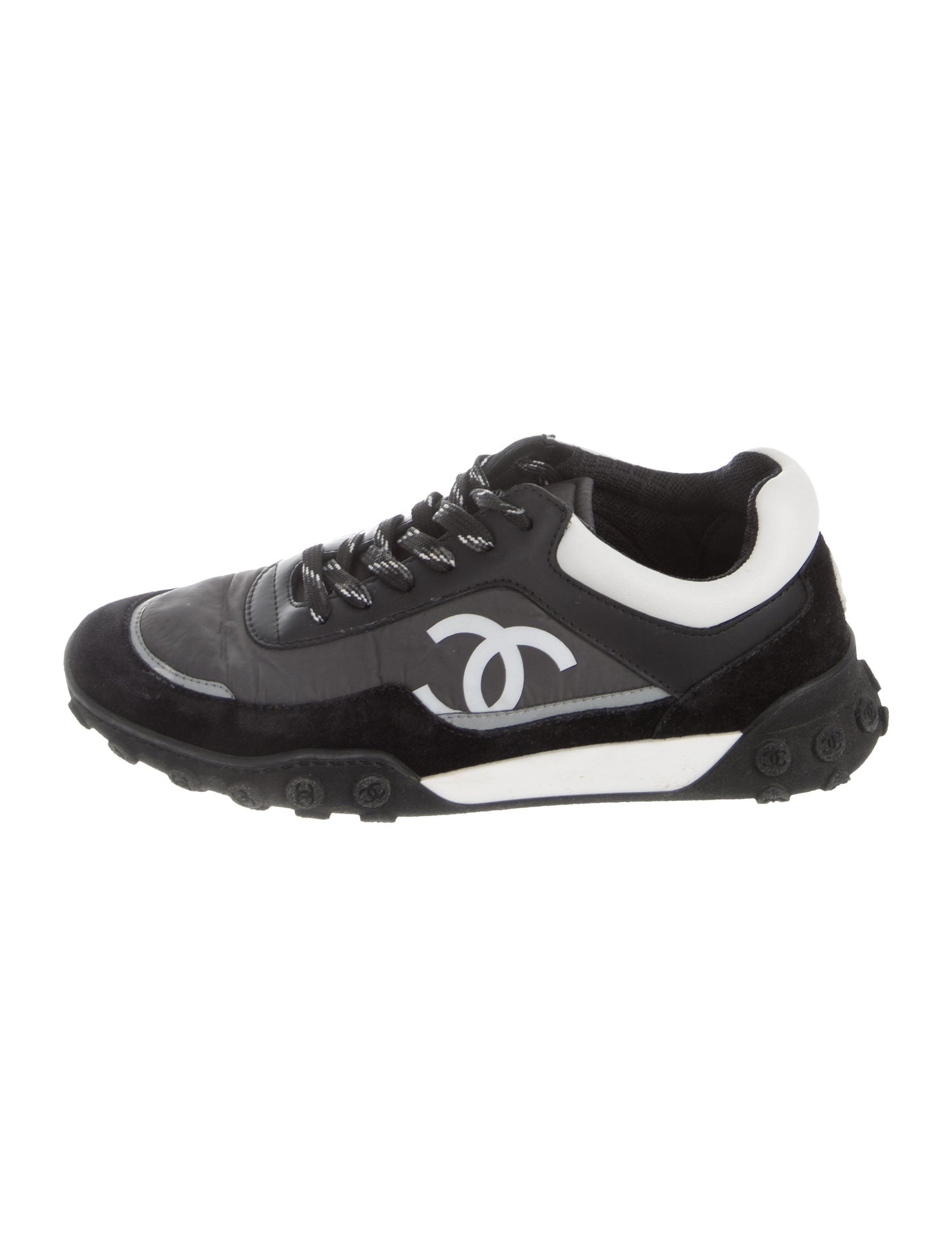 chanel cc low top sneakers