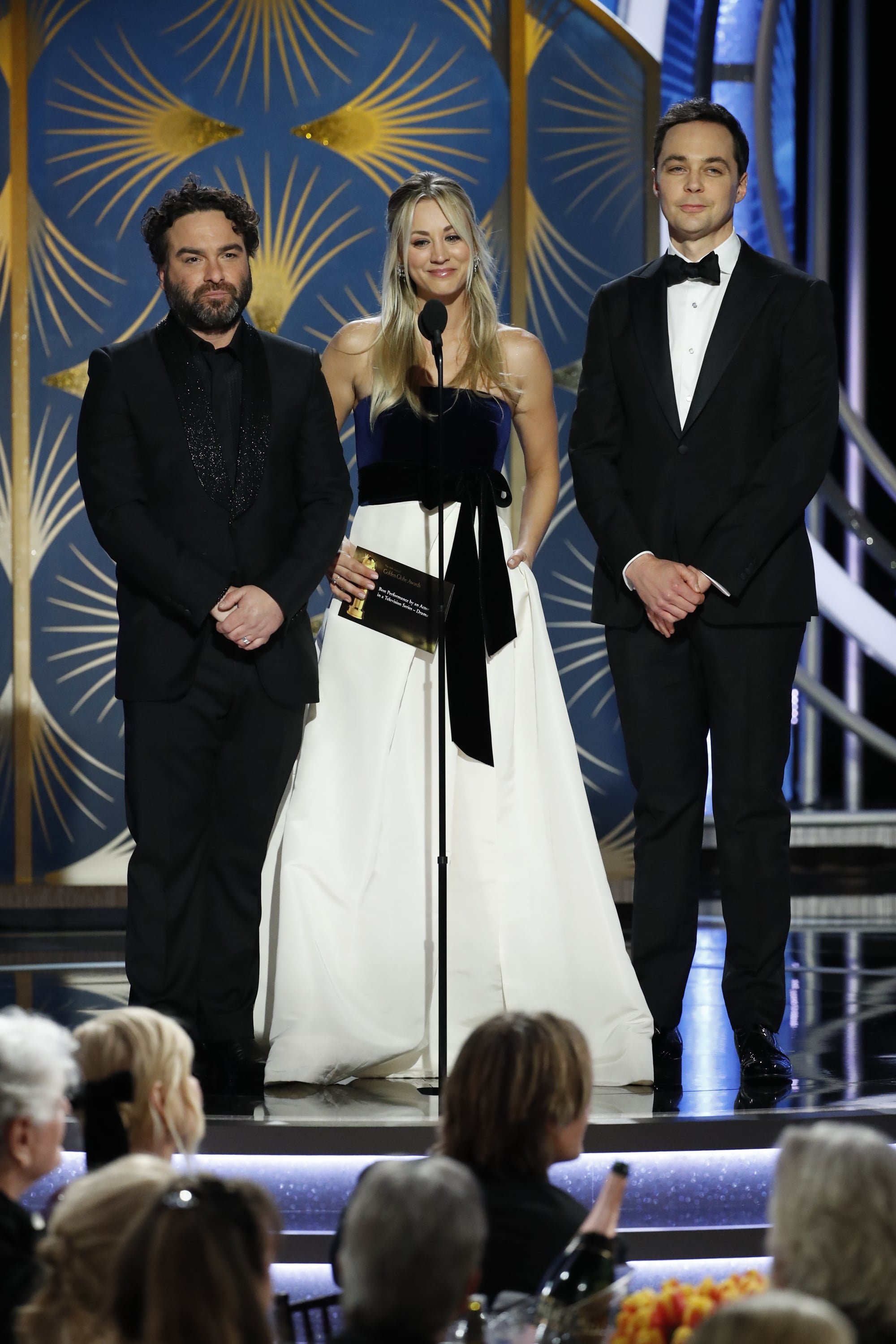 kaley cuoco golden globes dress