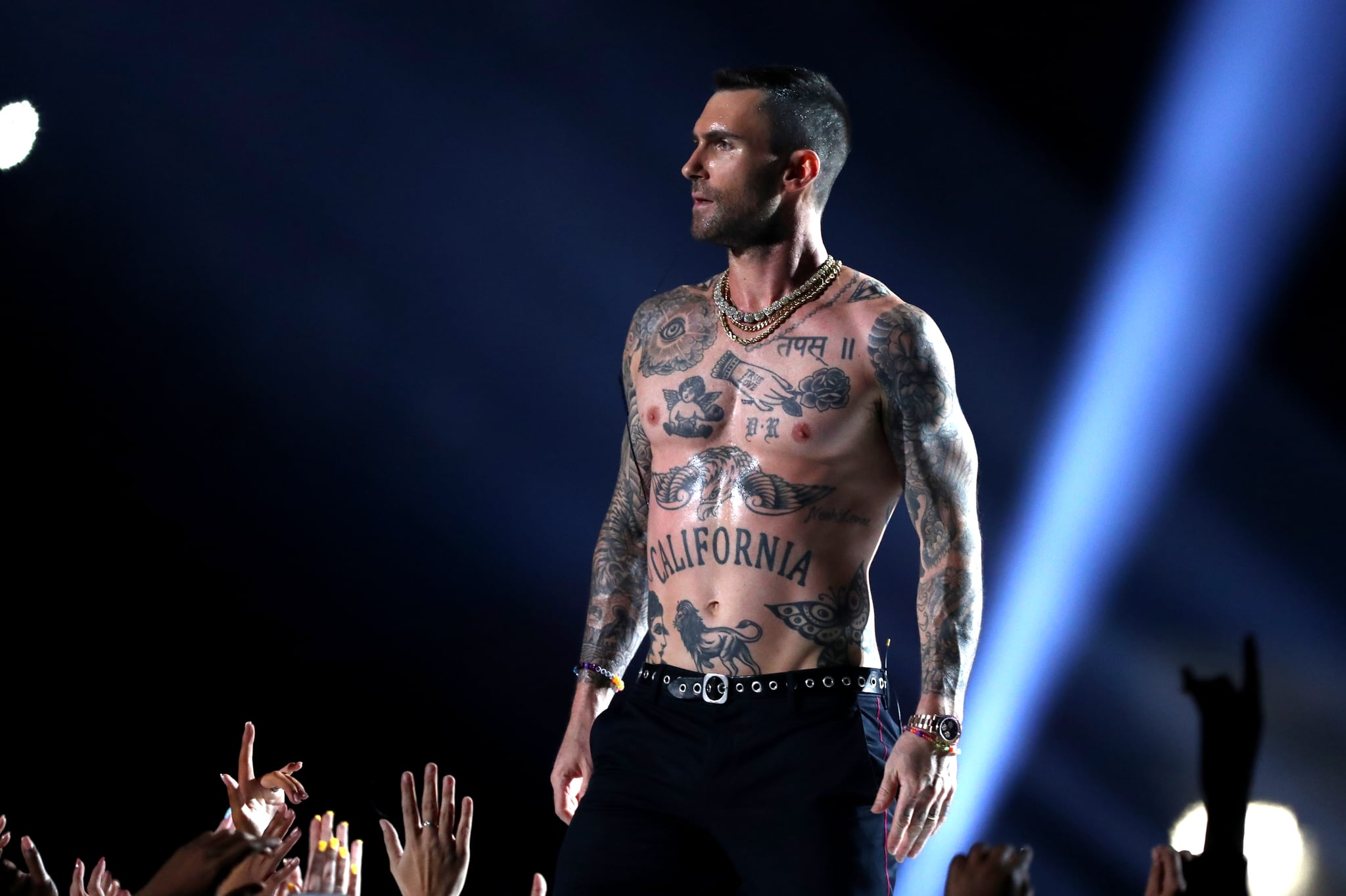 Adam Levine Shirtless Pictures Popsugar Celebrity Uk