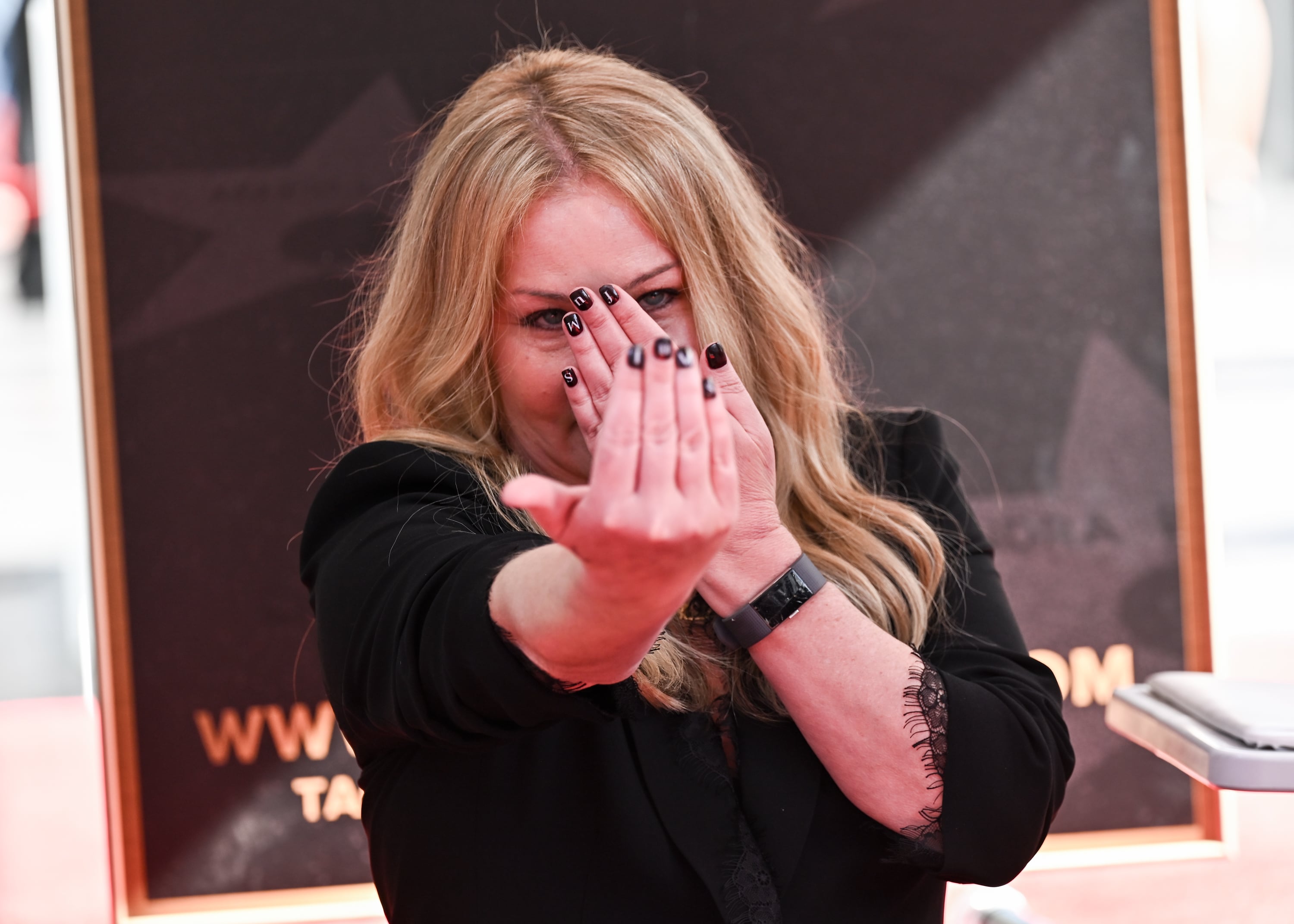 Christina Applegate s Manicure Says FU to Her MS Diagnosis
