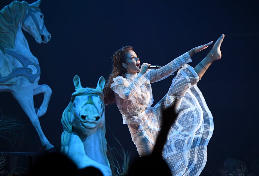 Halsey's "Graveyard" Performance at the MTV EMAs