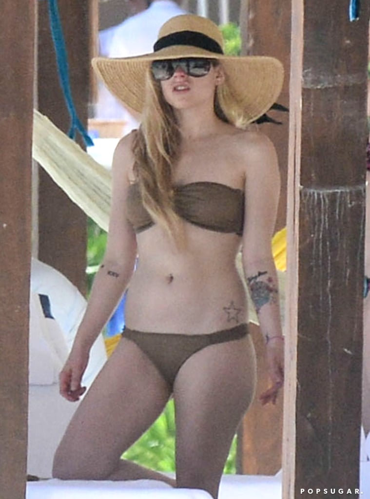 Avril Lavigne Wearing A Bikini In Mexico Popsugar Celebrity Photo 1