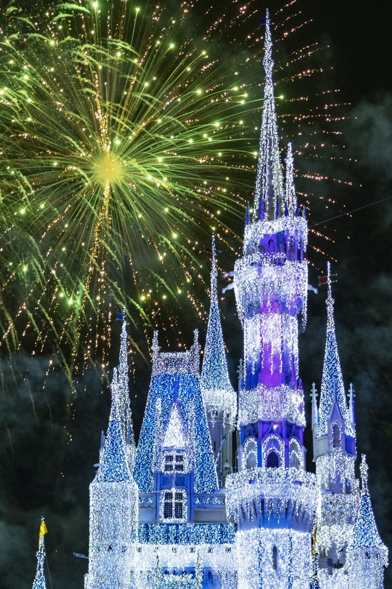 Minnie’s Wonderful Christmastime Fireworks