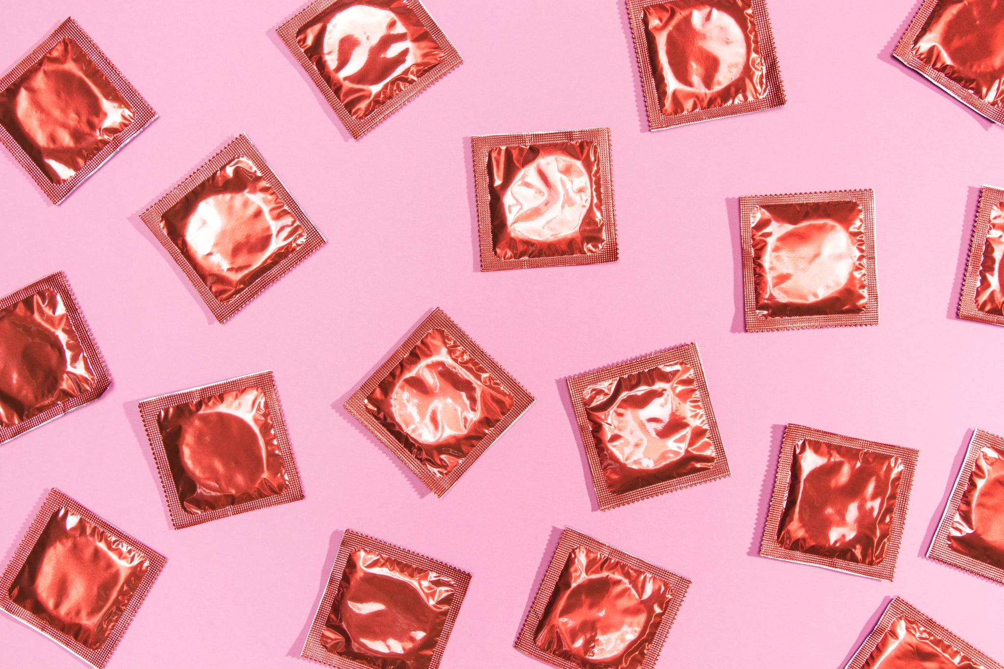 顶视图避孕套红色包装。分辨率和高质量的美丽的照片