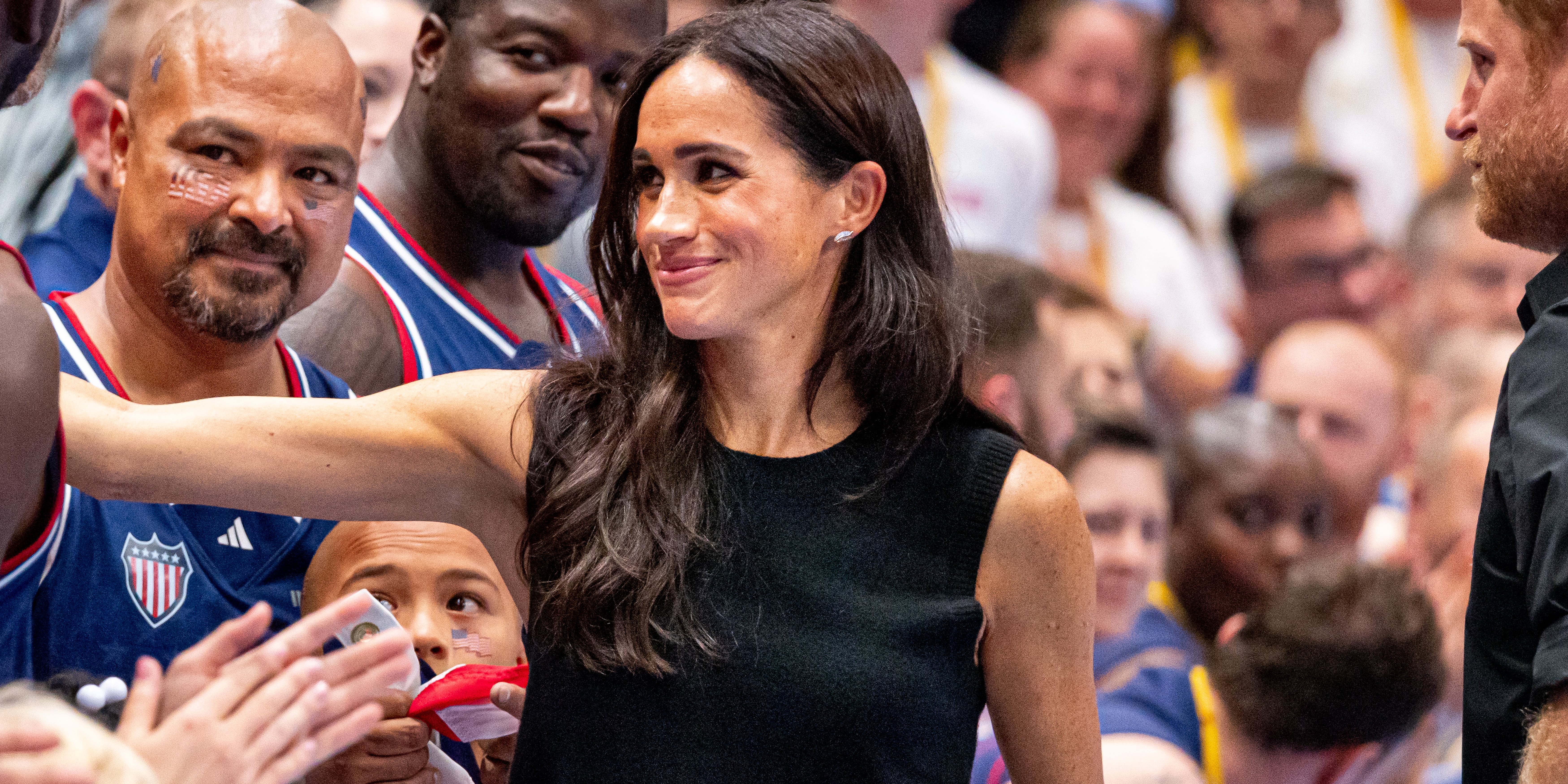 Meghan Markle's Black J.Crew Sleeveless Sweater - Vimarsana News