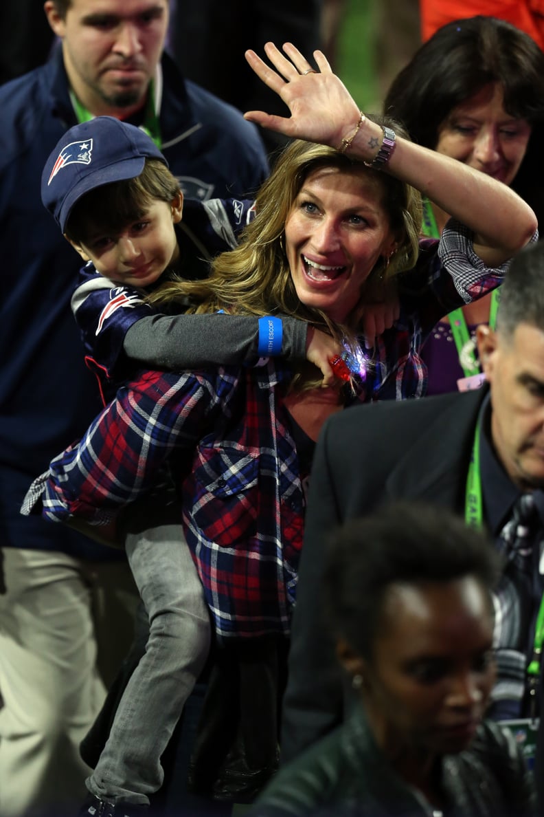 Gisele waved to the crowd with Benjamin on her back.
