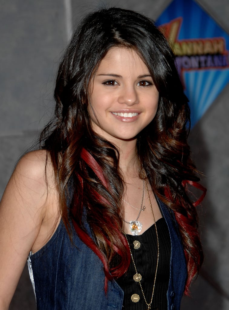 Long With Red Highlights Selena Gomezs Hair Popsugar Latina