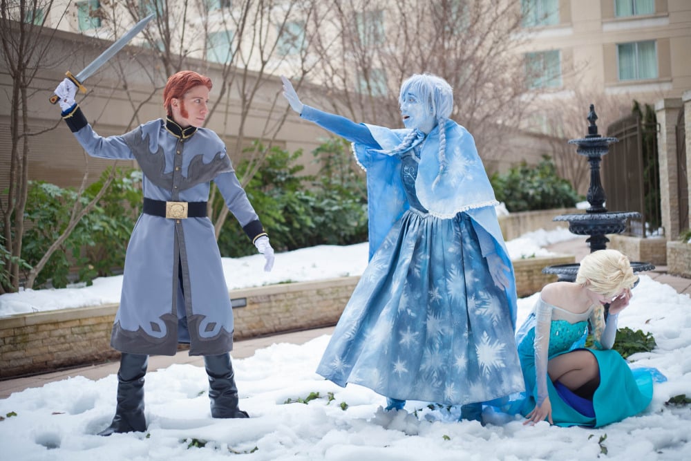 Einde Trouw catalogus Anna and Elsa (and Hans) | 45 Anna and Elsa Costume Ideas For a Frozen  Halloween | POPSUGAR Love & Sex Photo 29