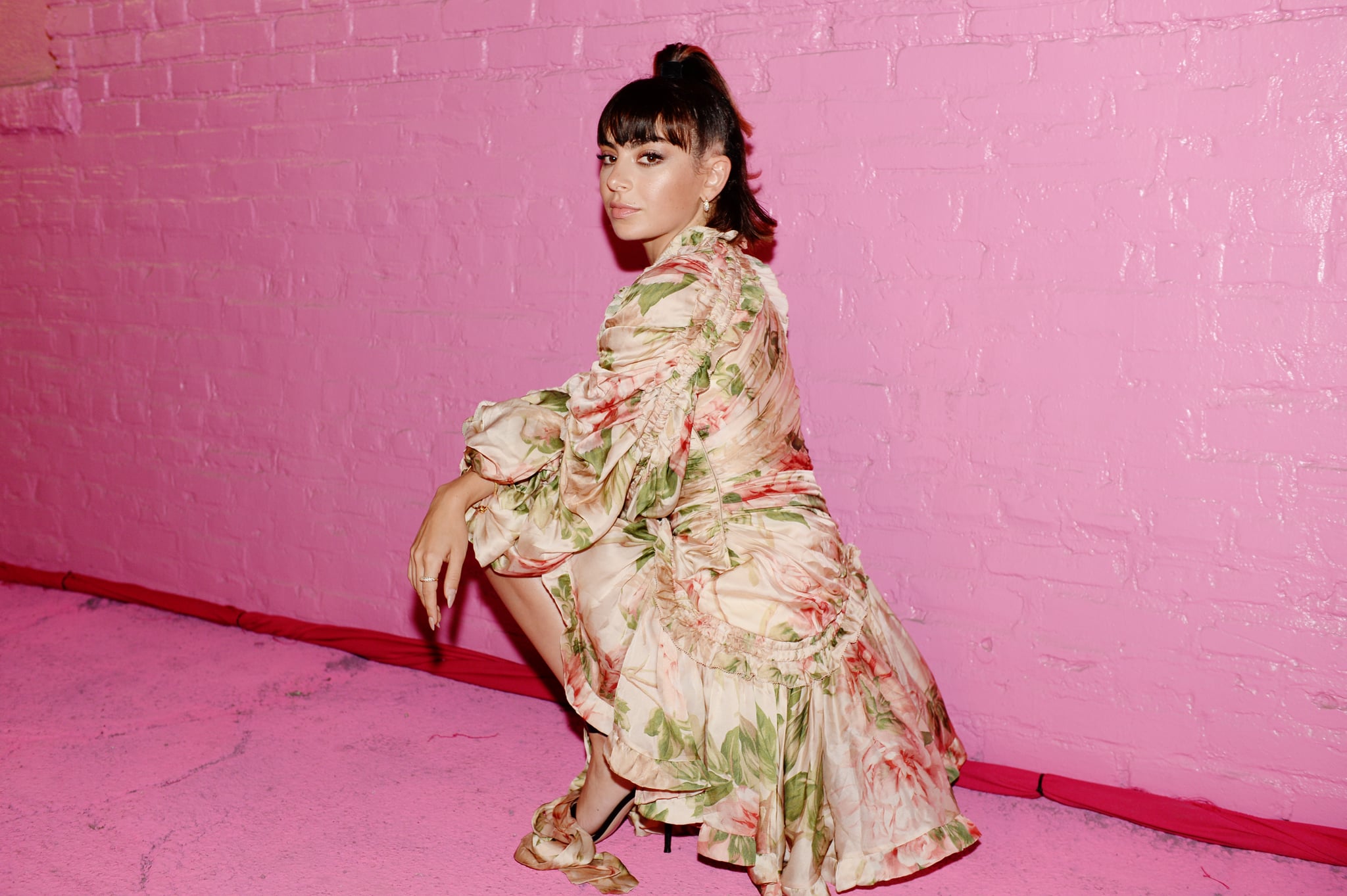 LOS ANGELES, CALIFORNIA - AUGUST 28: Charli XCX attends Pandora Street Of Loves on August 28, 2019 in Los Angeles, California. (Photo by Andrew Toth/Getty Images for Pandora)
