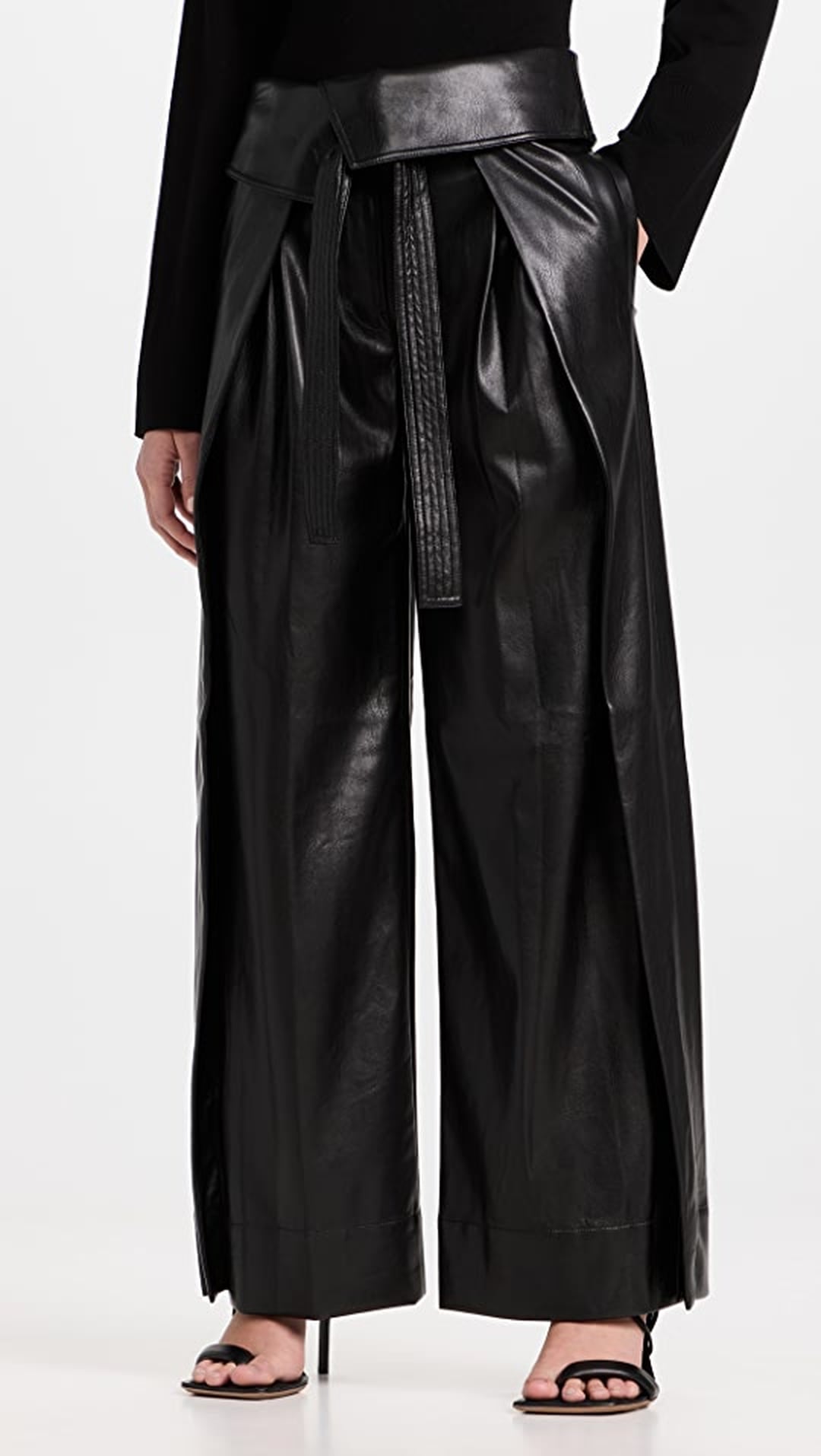 How to Wear Goth Aesthetic, Clothes, and Outfits | PS Fashion