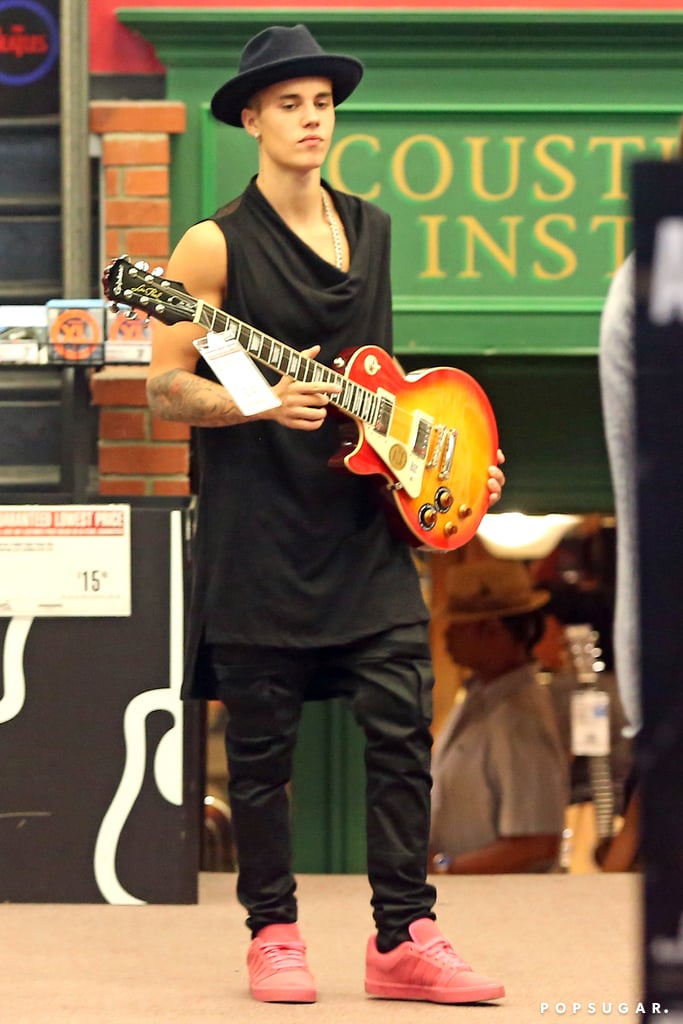 On Saturday, Justin Bieber went guitar shopping in LA.