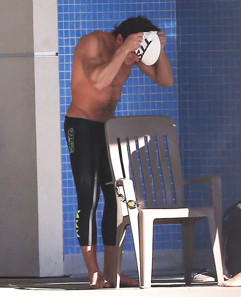 Zac Efron Taking a Swimming Class in LA Pictures