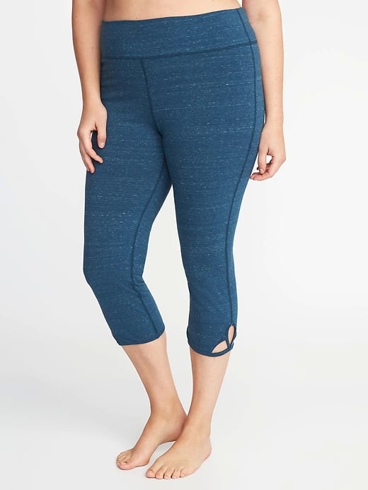 High-Rise Plus-Size Scallop-Hem Yoga Crops