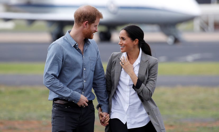 DUBBO, AUSTRALIA - OCTOBER 17:  Prince Harry, Duke of Sussex and Meghan, Duchess of Sussex arrive at Dubbo Airport on October 17, 2018 in Dubbo, Australia. The Duke and Duchess of Sussex are on their official 16-day Autumn tour visiting cities in Australi