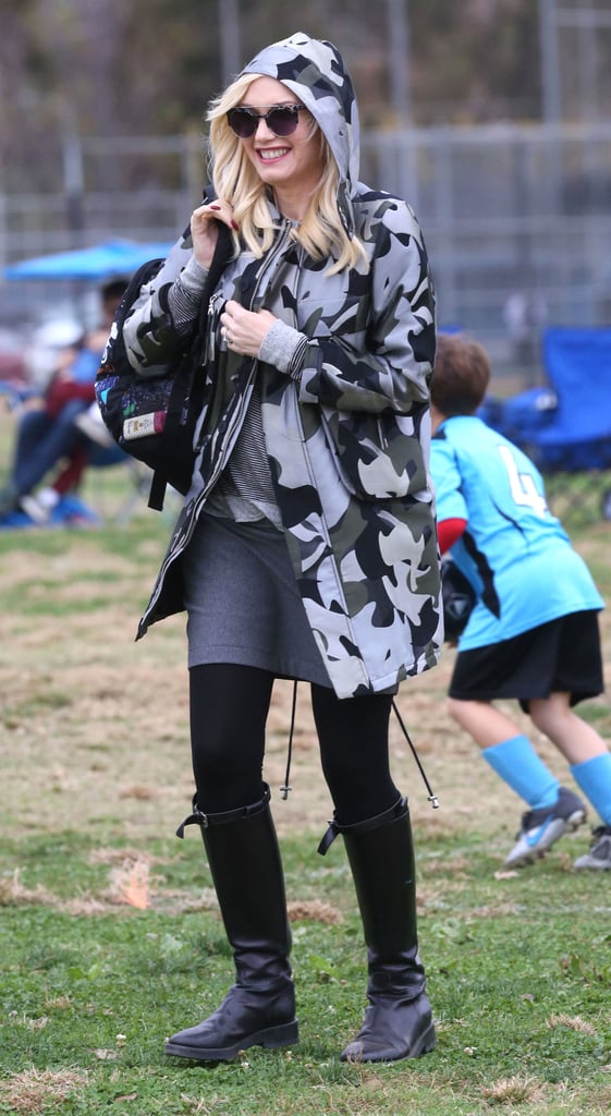 Of course Gwen's mastered the camo trend! For a day as soccer mom, she picked a hooded jacket in a purple-gray print.