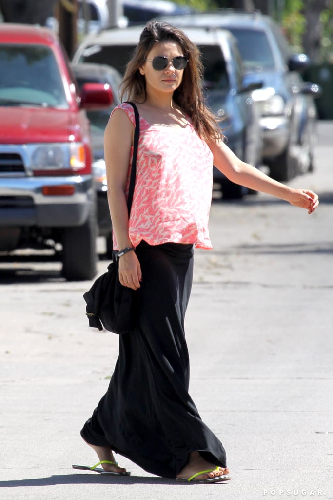 Pregnant Mila Kunis Shows Off Her Baby Bump | Pictures