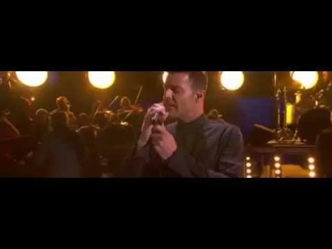 Ricky Martin Singing "Disparo al Corazón" and "La Mordidita"
