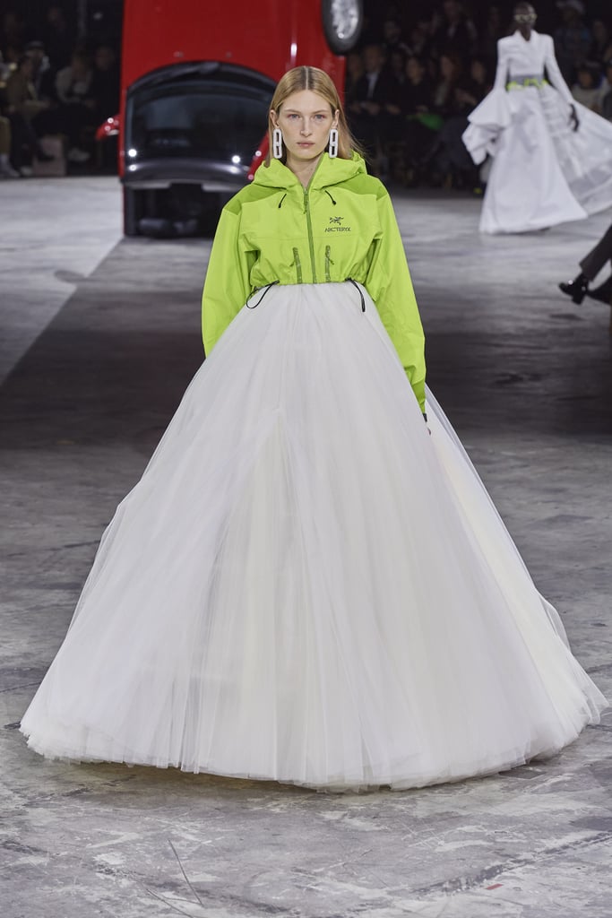 Gigi, Bella, and Yolanda Hadid Walk in the Off-White Show