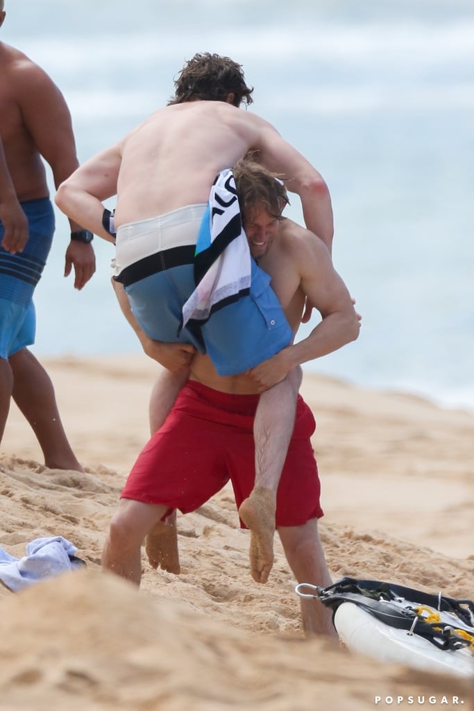 Shirtless-Charlie-Hunnam-Hawaii-Pictures