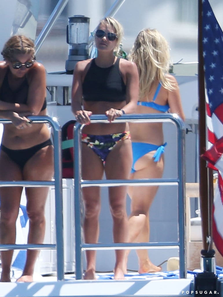 Carrie Underwood Bikini Pictures in Mexico July 2016