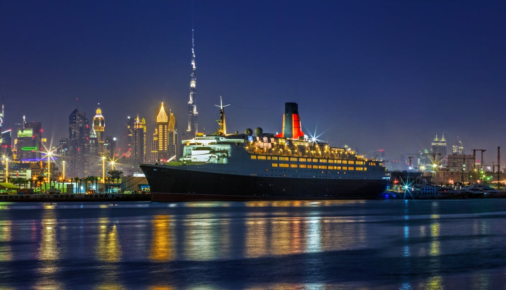 صور سفينة كوين إليزابيث 2 التاريخيّة في دبي