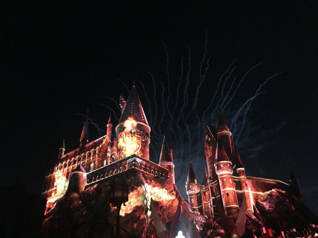 Watch Nighttime Lights at Hogwarts Castle Harry Potter World Tips