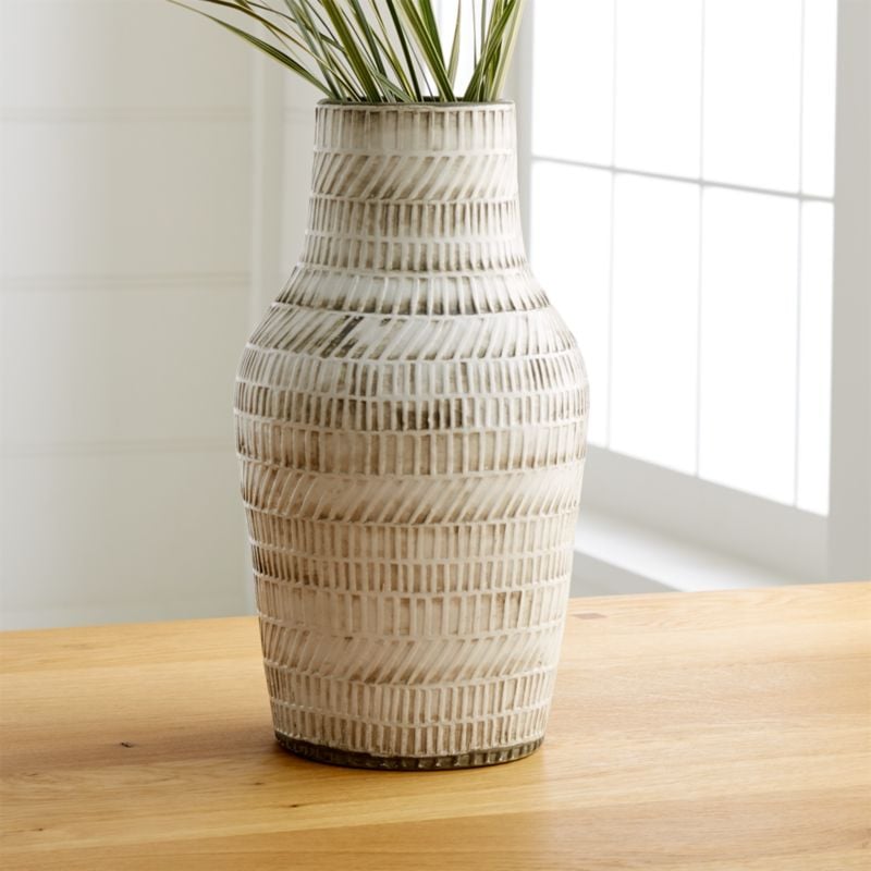 Bonnie: Lati Vase