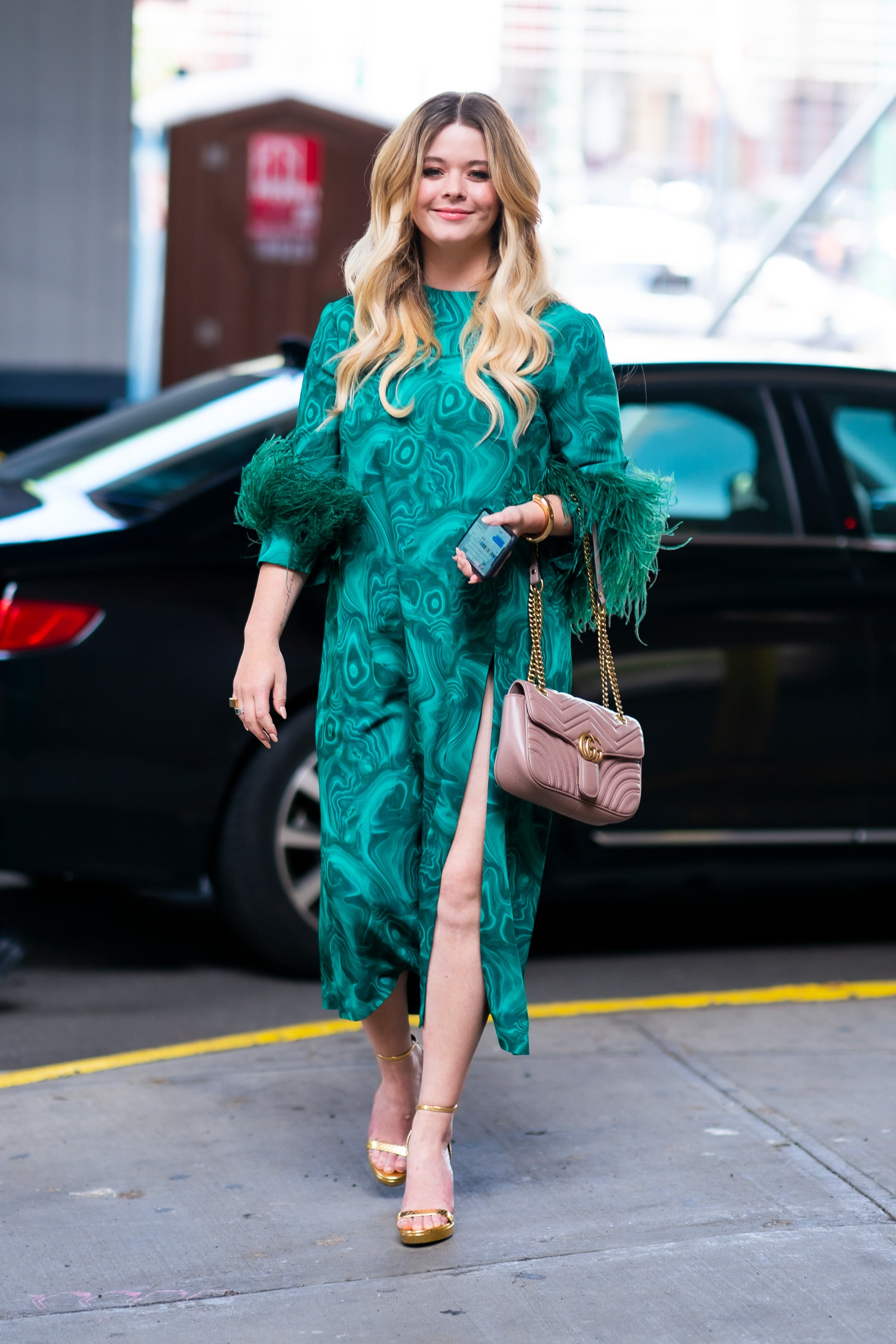 chrissy teigen green dress Teigen's on The Tonight Show 2019 Shortsleeves