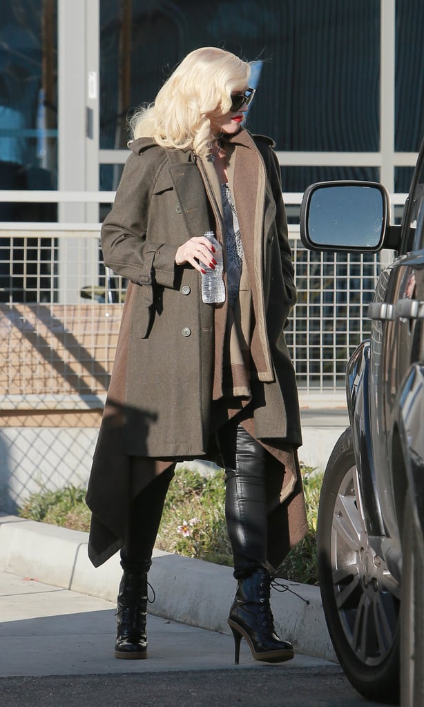 In a coat like this, Gwen could totally muster a fashion army. The timeless olive trench was styled over a warm brown cardigan with kerchief hem and serious leather boots, making for five-star style.