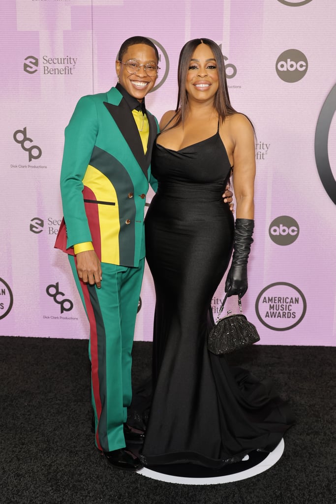 Niecy Nash, Jessica Betts at the 2022 American Music Awards