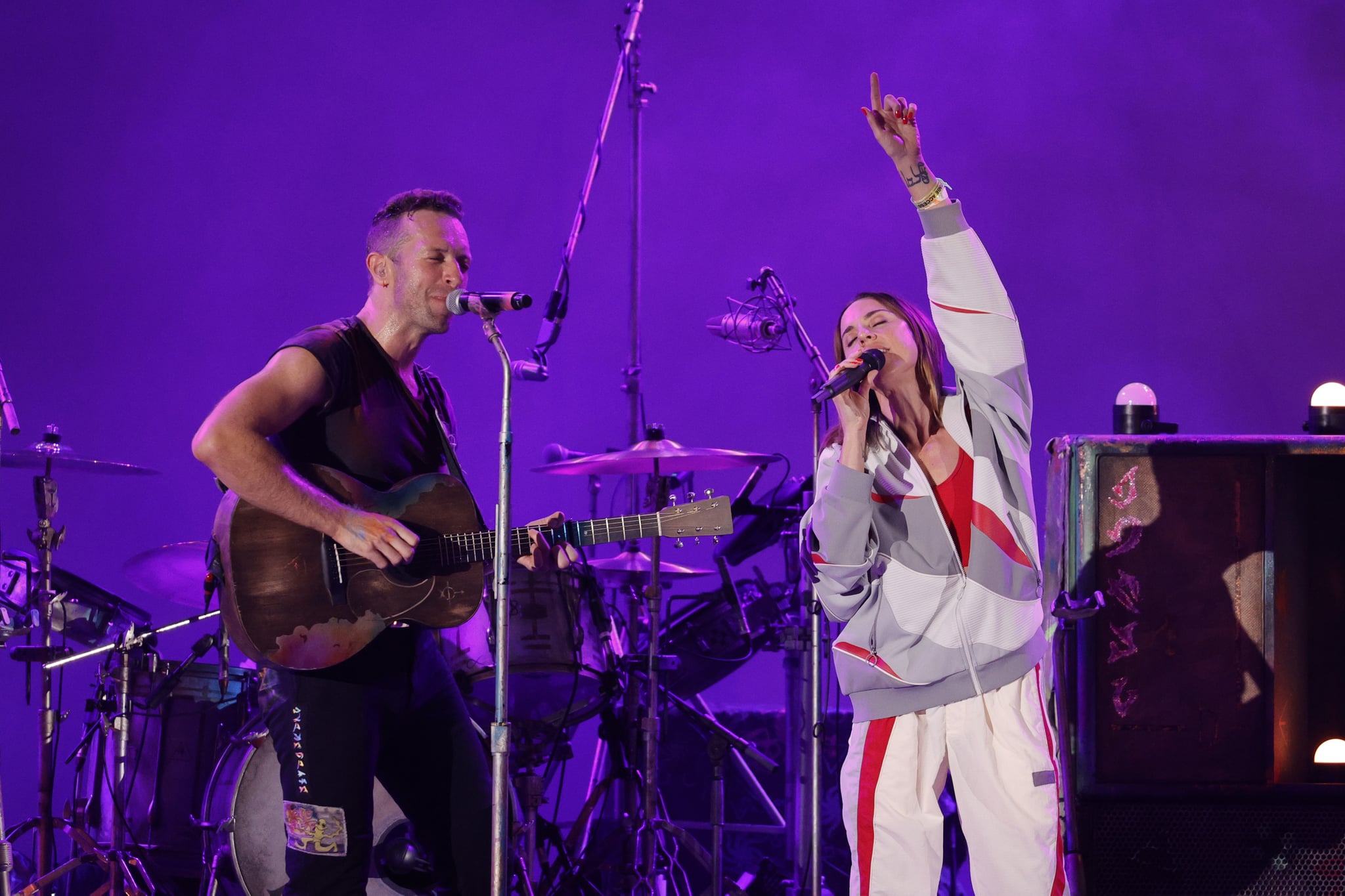 LOS ANGELES, CALIFORNIA - OCTOBER 23: Chris Martin of Coldplay and Melanie C perform onstage during the 8th annual 