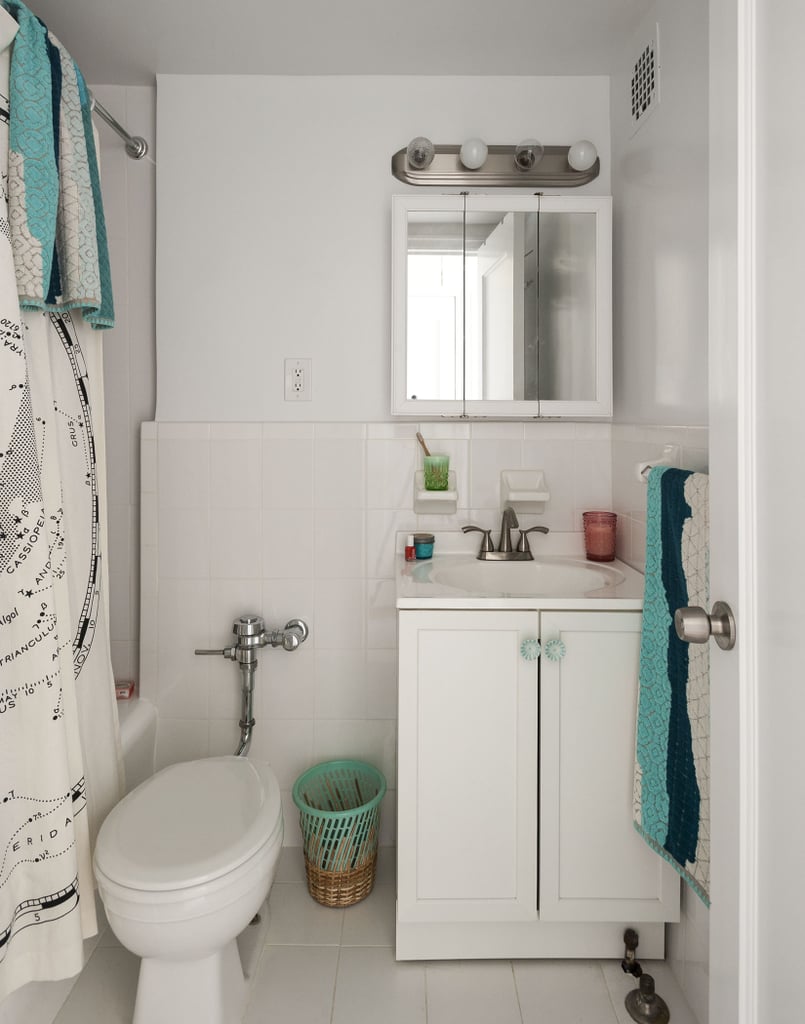 Similar to the living space the bathroom  uses pops of 