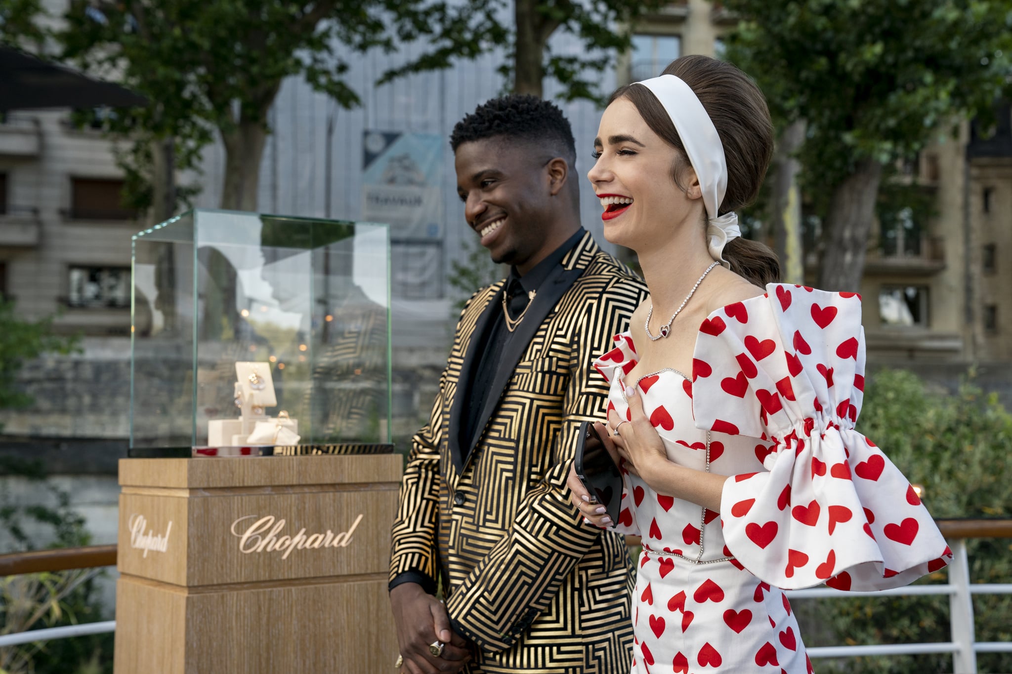 Emily in Paris. (L to R) Samuel Arnold as Julien, Lily Collins as Emily in episode 205 of Emily in Paris. Cr. Stéphanie Branchu/Netflix © 2021