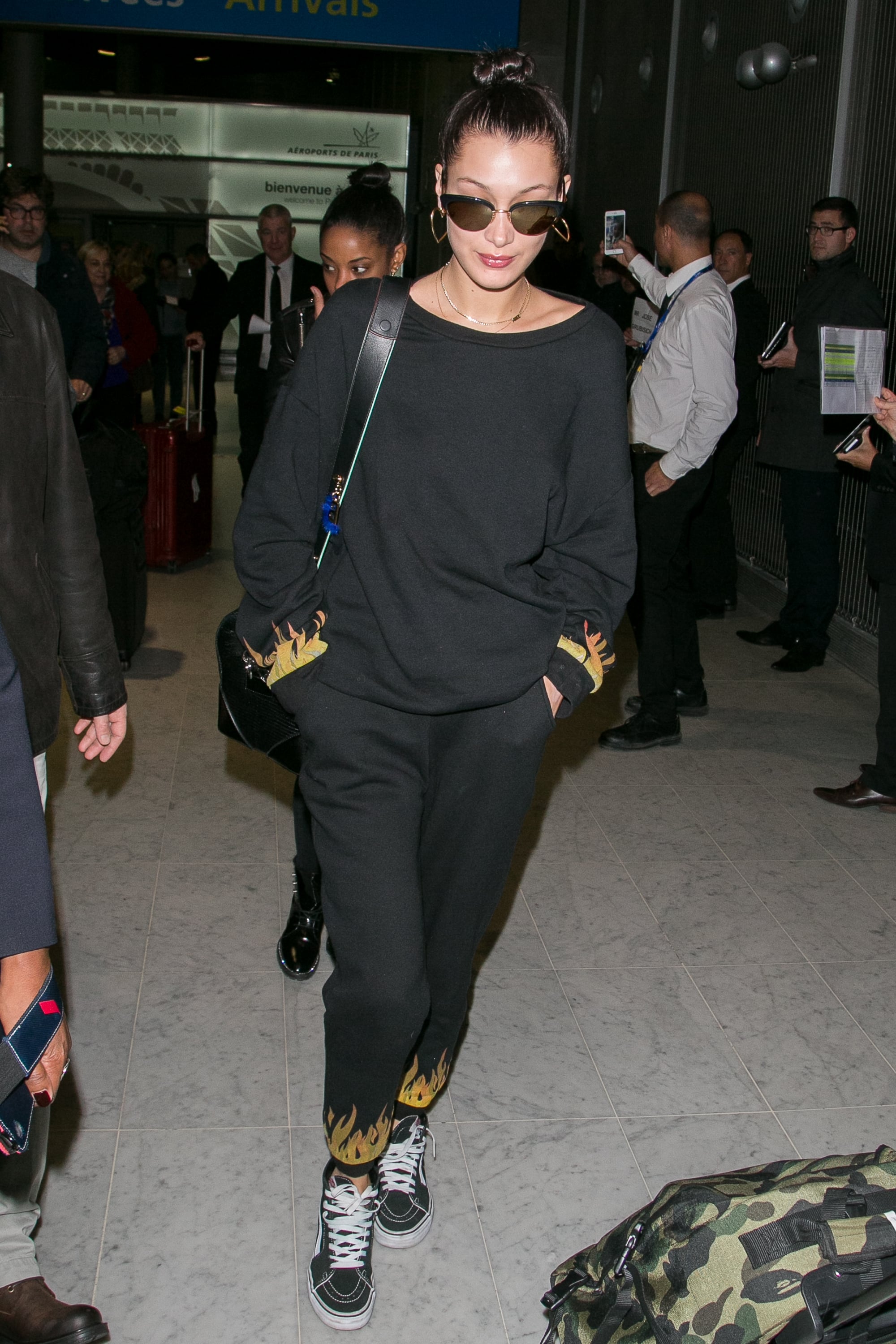 Kick It Old School When Choosing Your Sneakers Bella Hadid Made The Airport Her Personal Runway In These 12 Outfits Popsugar Fashion Photo 11