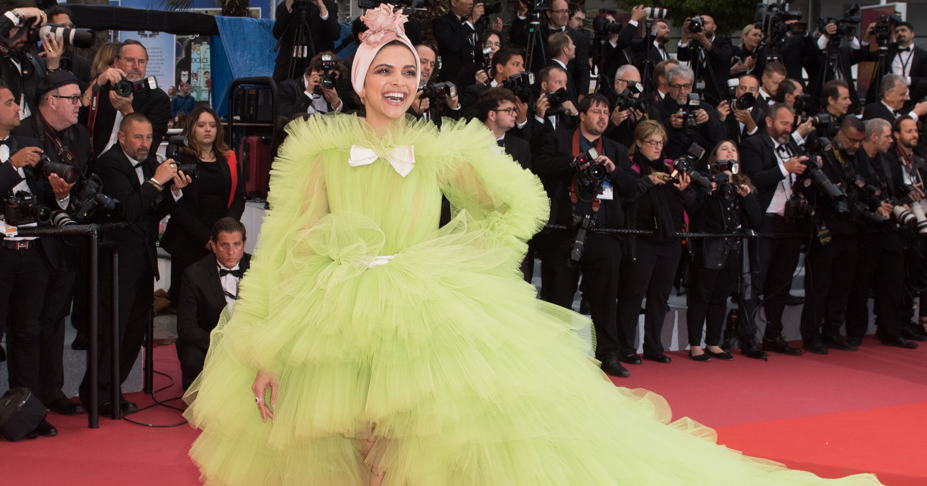 deepika padukone cocktail green dress Om Shanti Om !