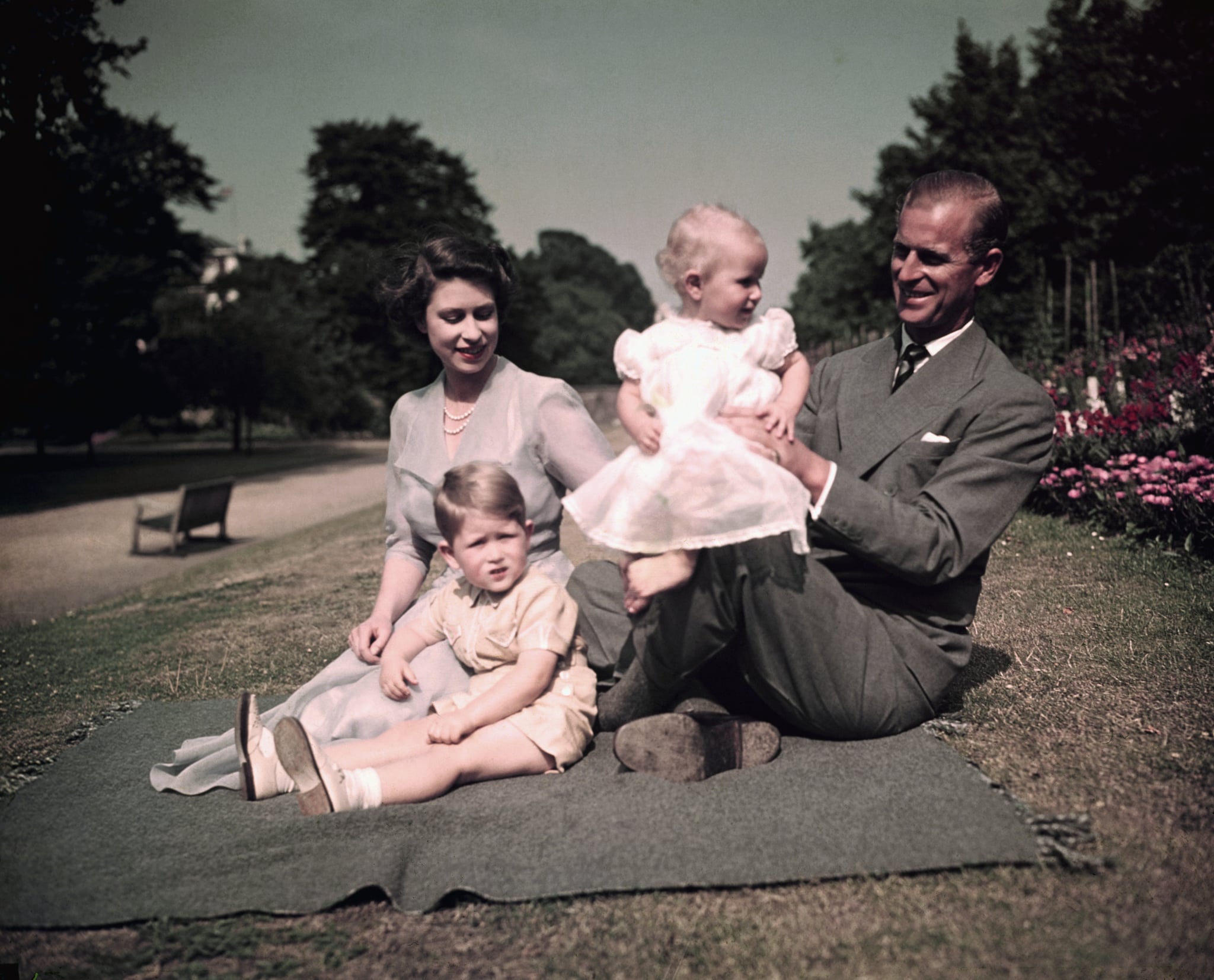 Queen Elizabeth and Prince Philip picnicking in 1953.