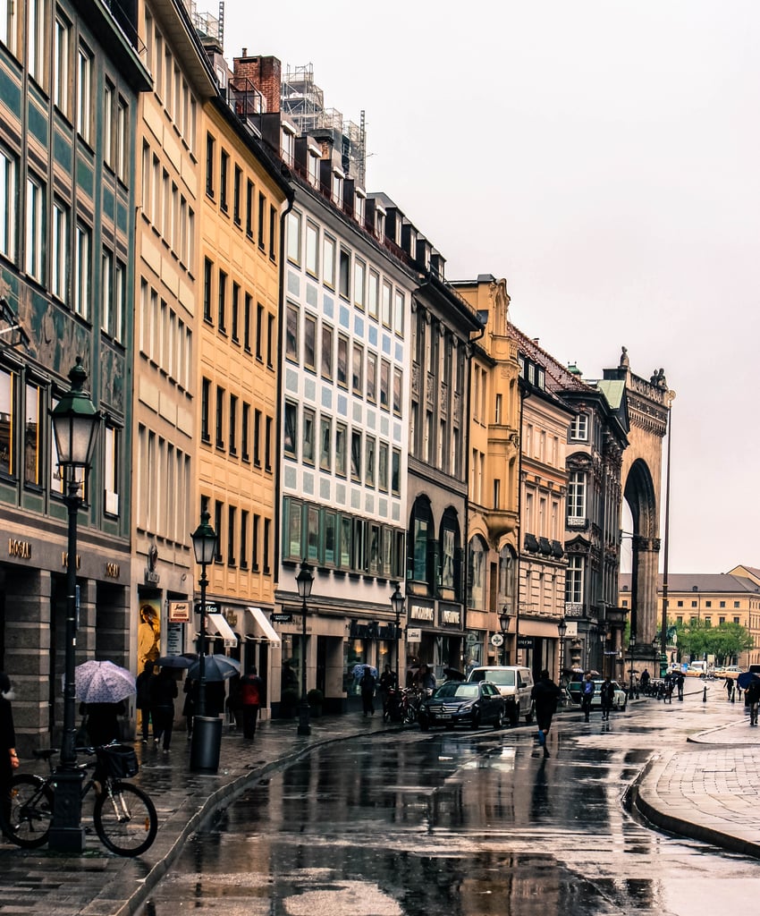 Plus, the streets surrounding the Feldherrnhalle are especially pleasing to the eye. Even with gray skies and a nonstop downpour of rain, they sparkled with beauty!