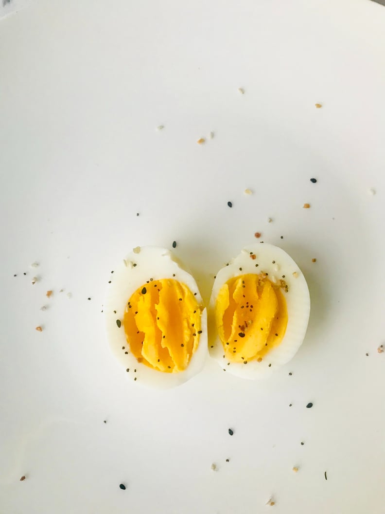 高蛋白食物:将煮熟的鸡蛋