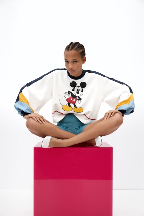 pistón En detalle petróleo crudo Zara Disney Mickey Mouse Sweatshirt | 25+ Sweatpants and Sweatshirts From  Zara to Upgrade Your 2020 Style | POPSUGAR Fashion Photo 8