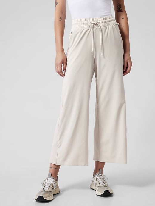 Avenue Wide Leg Crop Pant
