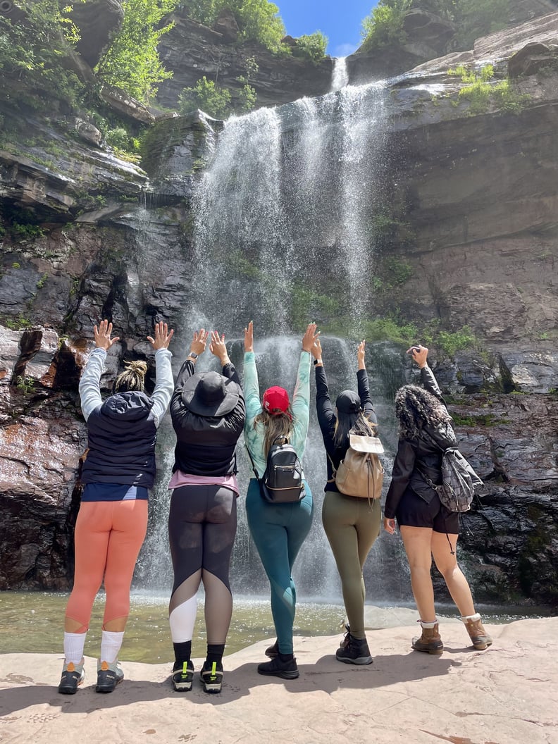 tmp_qwWdmN_6ab92a2a6d9bedb3_Reclama-Hikers-Posing-Waterfalls-Photo-Credit-Reclama.jpeg