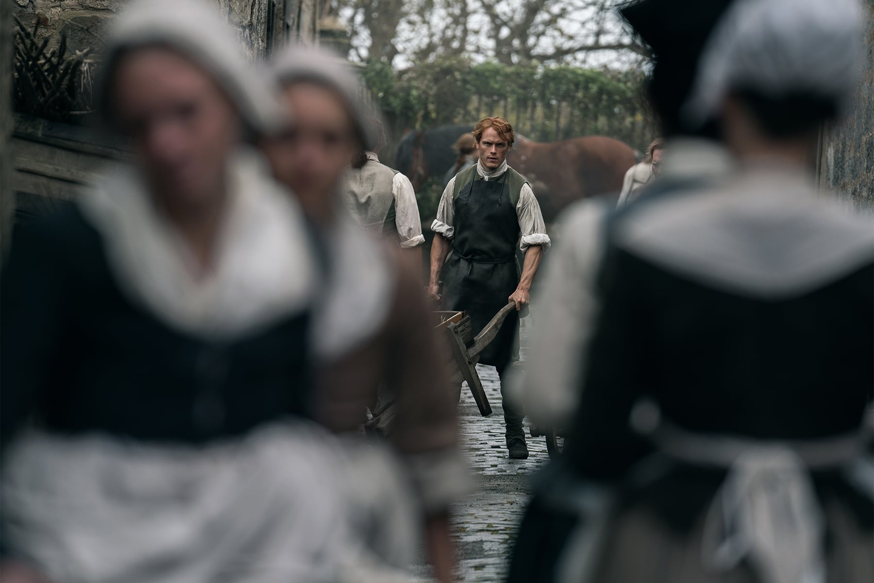 Imagine Locking Eyes With Him Across A Crowded Room The 41 Sexiest Pictures Of Jamie On Outlander Popsugar Entertainment Photo 38