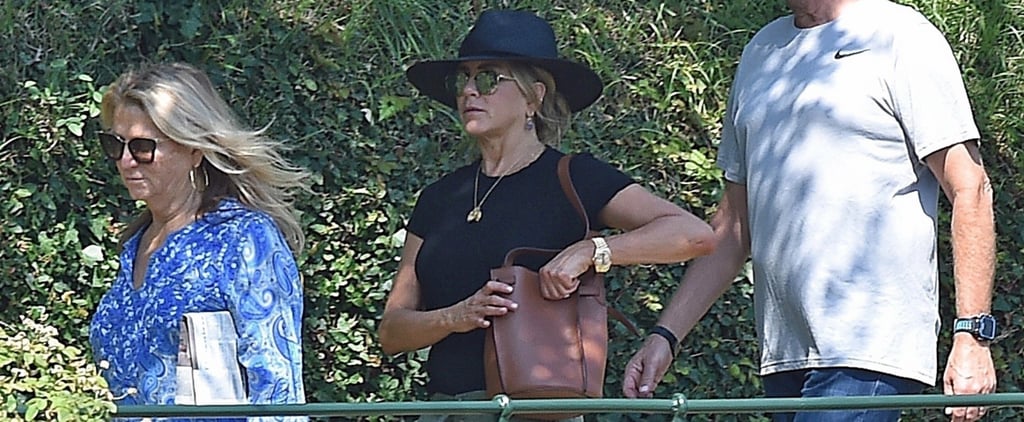 Jennifer Aniston Black Sandals With Toe Loop in Italy 2018