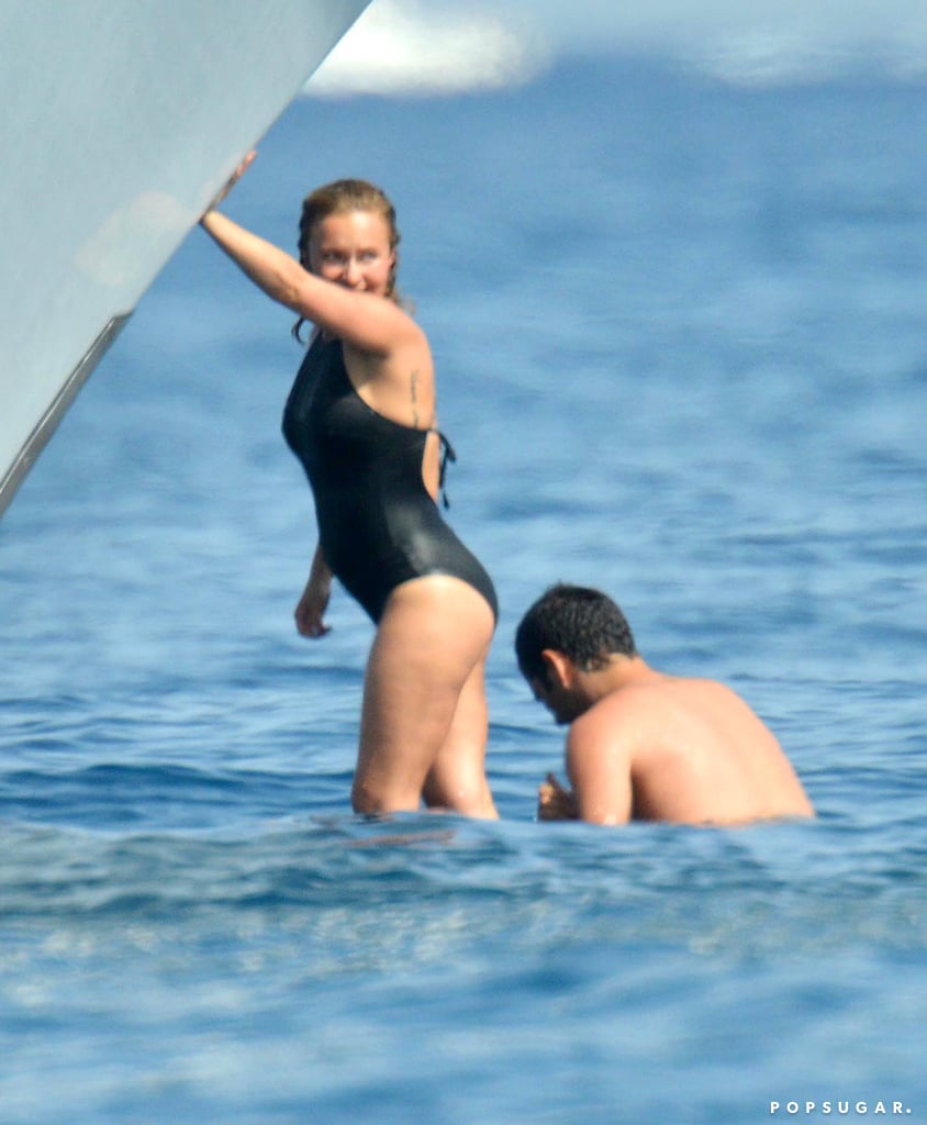 Hayden Panettiere Pregnant in a Swimsuit | Pictures